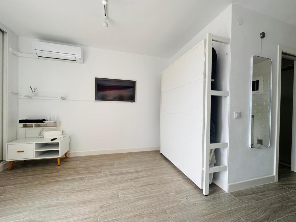Modern White Studio Benalmádena Exteriör bild