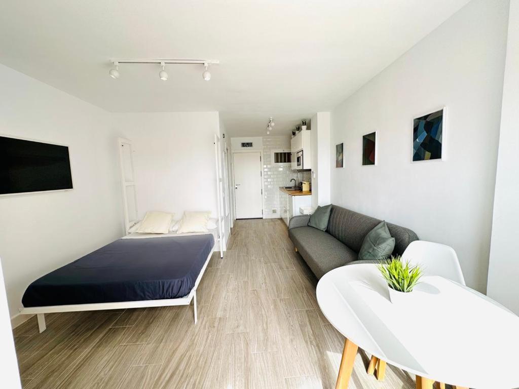 Modern White Studio Benalmádena Exteriör bild