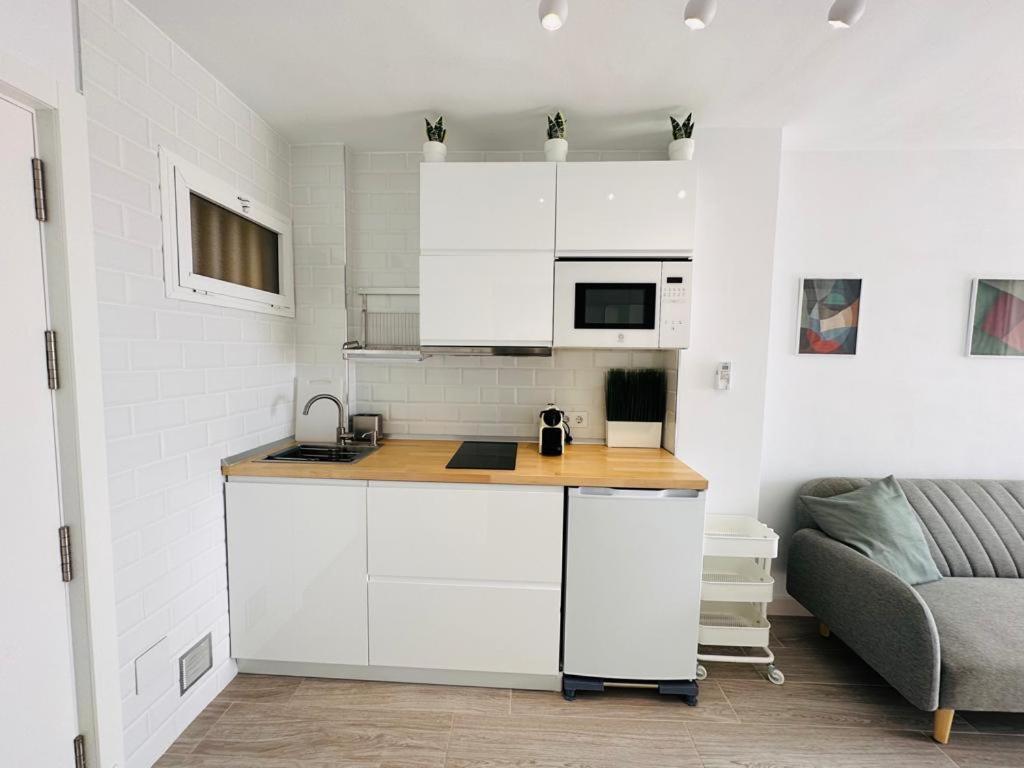 Modern White Studio Benalmádena Exteriör bild